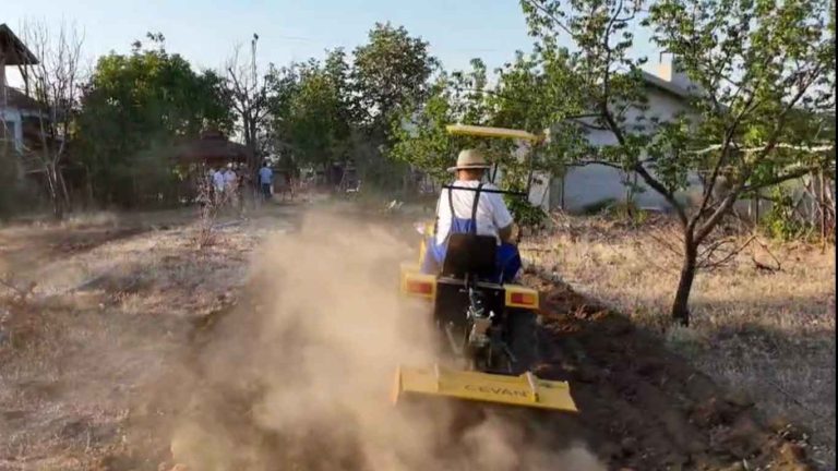 18 HP Gasoline Articulated Mini Tractor